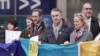 Petras Auštrevičius (MEP, Renew, Lituania) și Viola von Kramon (Verzi, Germania) la manifestația de sprijin din piața Luxemburg de la Bruxelles, 9 februarie 2022
