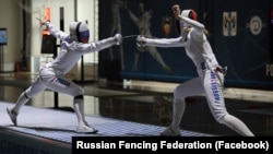 Fencing's global governing body has reversed a ban on athletes from Russia and its ally Belarus. (file photo)