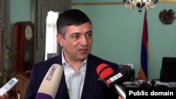Armenia - Sarik Minasian, the acting mayor of Gyumri, speaks to journalists, February 20, 2025.