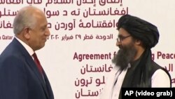ارشیف، د افغان سولې لپاره د امریکا ځانګړی استازی زلمی خلیلزاد او قطر کې د طالبانو د سیاسي دفتر مشر ملا برادر