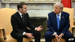 Președintele american, Donald Trump, și președintele francez, Emmanuel Macron, la Casa Albă, 24 februarie 2025.