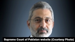 د پاکستان ولسمشر په اسلام اباد کې قاضي فایز عیسا ته سوګند ورکړ ـ پخوانی انځور.