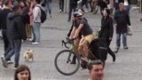 Француз проехал из Львова в Брюссель на велосипеде, чтобы собрать деньги для земляка, который воюет в ВСУ