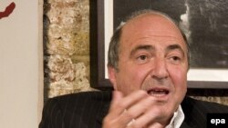 Boris Berezovsky lives in London exile.