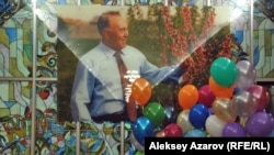 Портрет Назарбаева находился на станции метро «Алмалы» больше 13 лет