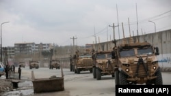 Soldați britanici sosind la Kabul. 25 martie 2020