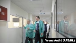 Aleksandar Vučić tokom poseta Institutu za majku i dete u Beogradu, 19. february 2019.