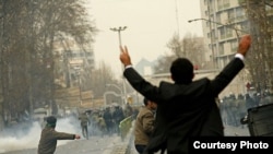صحنه ای از نا آرامی های روز عاشورا در تهران