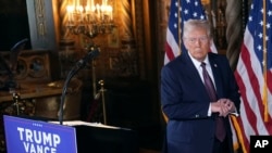 Novoizabrani predsjednik SAD-a Donald Trump odlazi s podija nakon pres-konferencije u Palm Beachu, Florida, 7. januara 2025.
