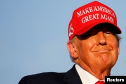 Donal Trump e în conflict deschis cu cei care l-au criticat pentru rolul său în limitarea succesului Partidului Republican în alegerile de marți.