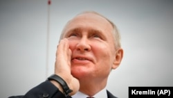 Кремъл и президентът Владимир Путин многократно са отричали връзки с хакерски атаки срещу ЕС и САЩ