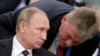 Дмитро Пєсков (праворуч від Володимира Путіна) заявив, що «не хоче розвивати тему» застосування ядерної зброї