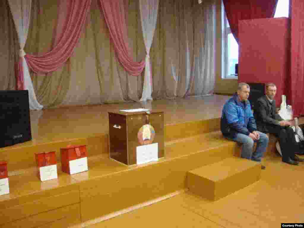 Мікалай Петрушэнка, Талачын - Трэніроўка выбараў на вучэбным участку ў Талачыне.