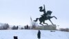 Săniuș, la statuia lui Suvorov din Tiraspol