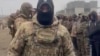 Дар ин навор низомиёни Русия муҳоҷиронро барои пайвастан ба артиш ташвиқ мекунанд