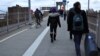 Младите бегаат и не се обѕрнуваат назад