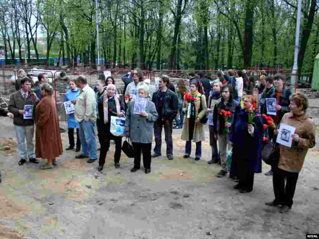 Акцыя ў абарону помніка М.Багдановічу, 29 красавіка - Акцыя ў абарону помніка М.Багдановічу, 29 красавіка
