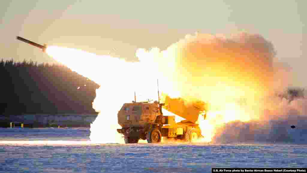 Aртилерискиот ракетен систем М142 со висока мобилност (HIMARS)