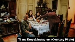 'Rekli su da bi voleli da nešto zaboravimo kod njih u kući, kako bismo morale opet da se vratimo', napisala je studentkinja Tijana Krupež na Instagramu nakon što je sa koleginicama prespavala u domu jedne porodice u Varaždinu, 28. april 2025.