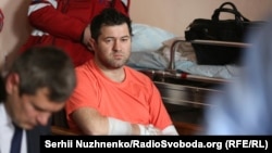 Роман Насіров із бинтами на руках у суді в Києві, 6 березня 2017 року
