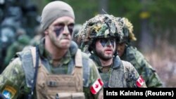 Канадські військові бойової групи eFP НАТО на військовій підготовці «Steel Brawler» поблизу Даугавпілса.Квітень 2020 року