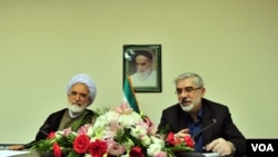 میرحسین موسوی (راست) و مهدی کروبی.