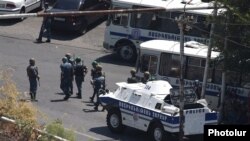 Представители правоохранительных органов на улице Хоренаци, 17 июля 2016 г․