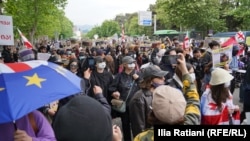 მარშის მონაწილეები ისნის მეტროდან შს სამინისტროს შენობისკენ დაიძრნენ.