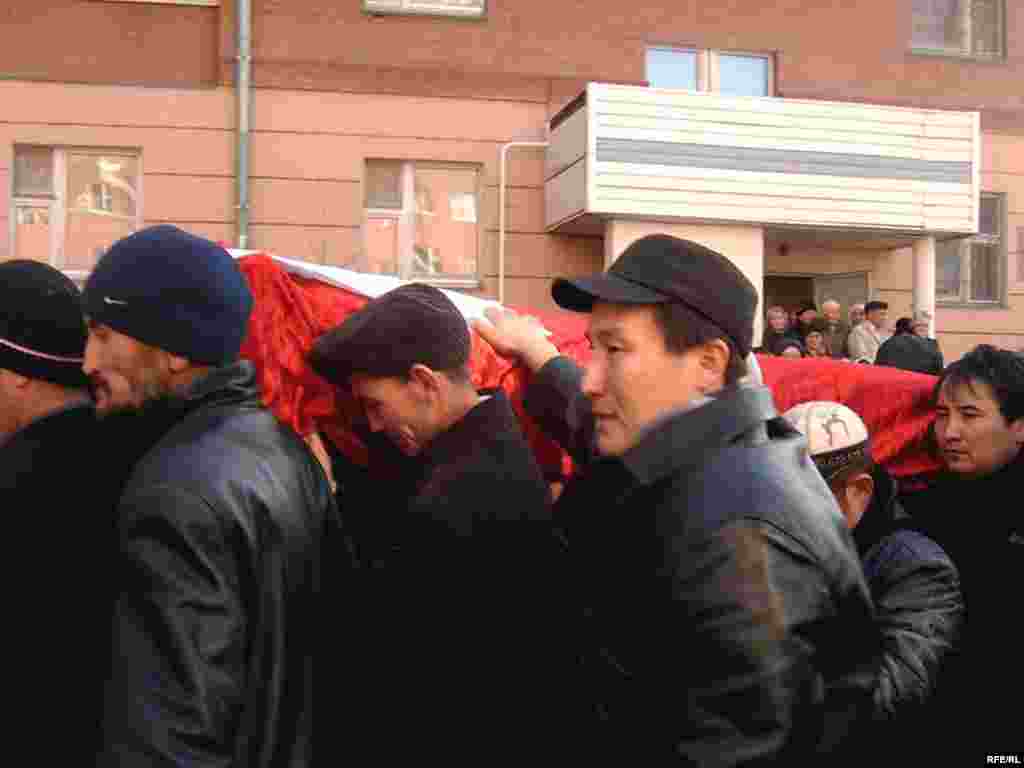 Последний путь молодой актрисы Шолпан. Шолпан - утренняя звезда, Венера, в переводе с казахского языка. - Последний путь молодой актрисы Шолпан. Шолпан - утренняя звезда, Венера, в переводе с казахского языка.