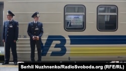 У держпідприємстві пояснюють: зміна статусу не означає, що акції «Укрзалізниці» можна купити