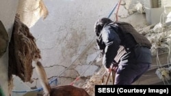 Atunci când Kievul a fost lovit de o rachetă care a avariat un centru de afaceri dintr-o zonă populată a orașului, SESU a răspuns rapid: a cercetat locul atacului și a căutat cu câini eventualele muniții neexplodate.