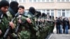 Фігурант із початку окупації Криму Збройними силами РФ почав займатися координацією діяльності збройних формувань на півострові. На фото: члени незаконно створеного збройного формування «Самооборона Криму», 10 березня 2014 року