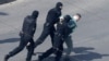 Poliția din Belarus a efectuat razii la birourile a 12 organizații neguvernamentale