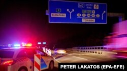 Илустрација- унаграска полиција го контролира излезот од Будимпешта