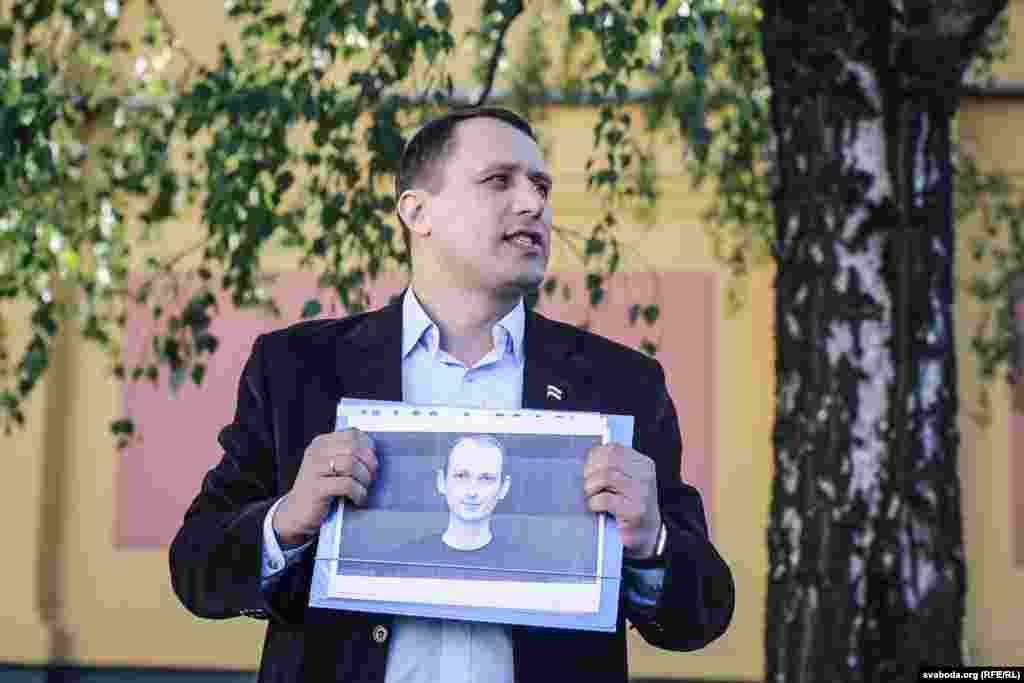 І заклікалі прызнаць Пальчыса палітвязьнем, у выпадку, калі Эдуарда асудзяць