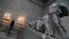 Sculpturi din Partenon (Grecia) aflate la British Museum. Colecția se numește Elgin Marbles după numele contelui Elgia, care a organizat aducerea lor în Marea Britanie între 1801 și 1812.