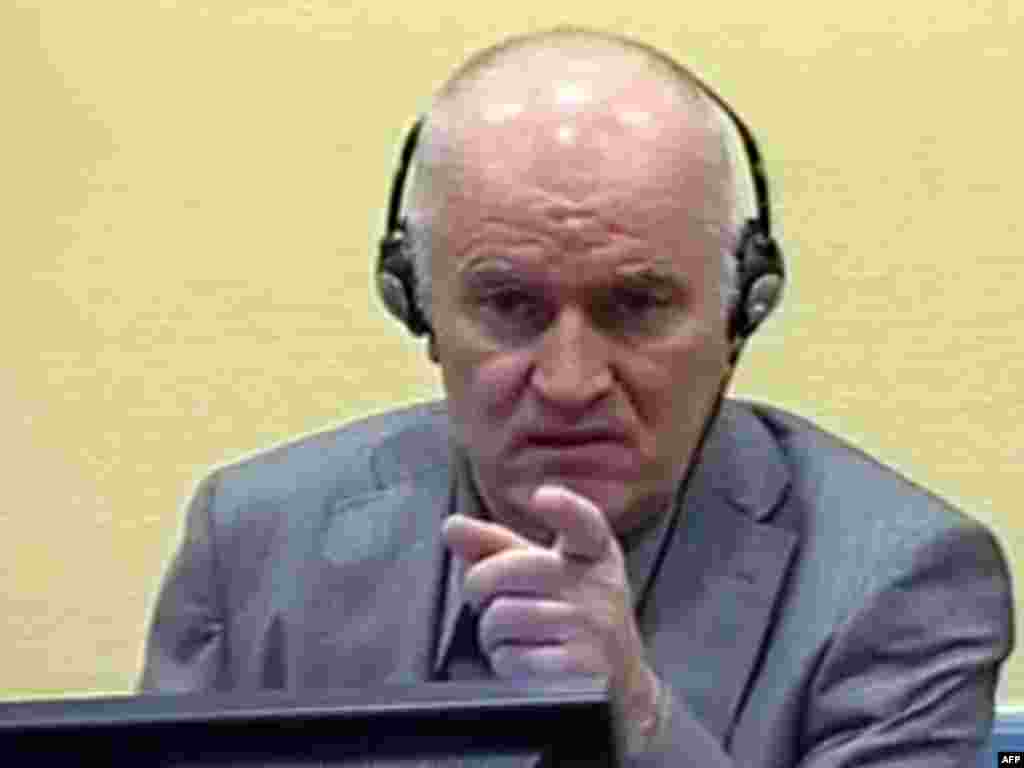 Ratko Mladić na prvom pojavljivanju pred Haškim tribunalom, 03.06.2011. Foto: AP / Martin Meissner