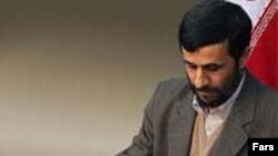 هزينه های جاری و عمرانی دستگاه اجرايی به گونه ای بي سابقه افزايش يافته، و محمود احمدی نژاد به تازگی گفت که موجودی بودجه دولت تا پايان دي ماه به صفر مي رسد.