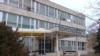 A kecskeméti honvédkórház 2025-től csak a Magyar Honvédség állománya részére nyújthat járóbeteg-szakellátást. A Kecsup.hu információi szerint a rendőrök, tűzoltók, bv-sek és közeli hozzátartozóik ellátása is átkerül a megyei kórházhoz