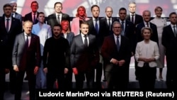 Leaders from the countries in Ukraine's "coalition of the willing" pose for a family picture during a summit in Paris on March 27.