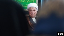 اکبر هاشمی رفسنجانی، رییس مجمع تشخیص مصلحت نظام می گوید: در انتخابات آینده، به مانور وحدت نیاز داریم.