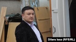 Курмангазы Мусир, доверенное лицо семилетнего мальчика из села Абай Южно-Казахстанской области, предположительно пережившего сексуальное насилие со стороны старшеклассников.