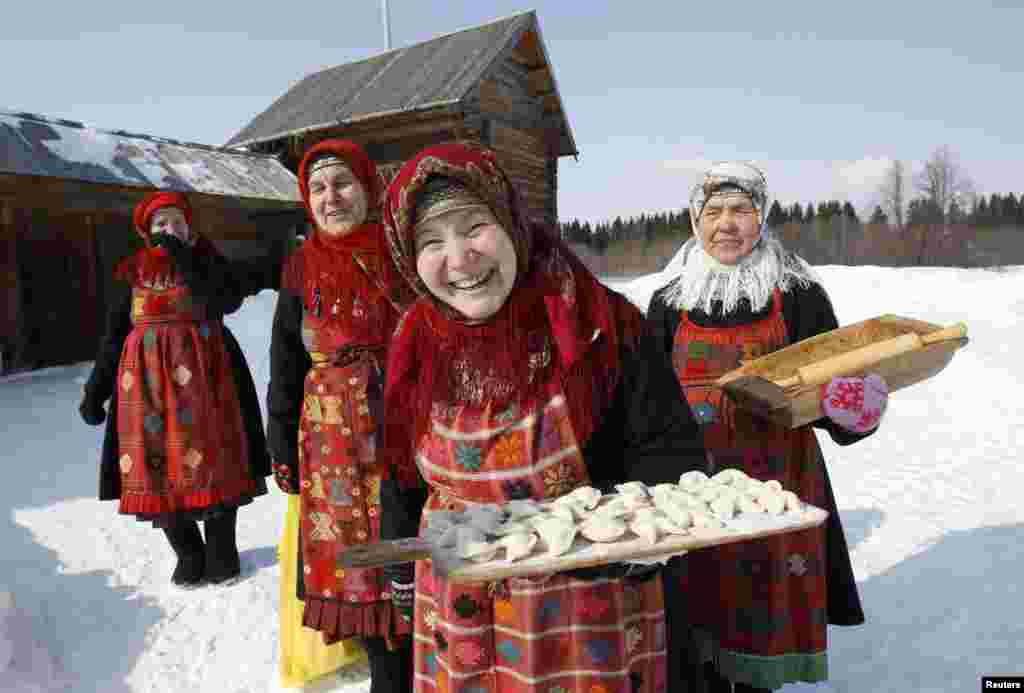 «Бурановские бабушки», представлявшие Россию на «Евровидении» 2012 года, казались свежей струей конкурса. Они вышли на сцену в удмуртских национальных костюмах и пели на родном языке. А в этом году «Буроновские бабушки» оказались среди российских деятелей культуры, которые подписались под письмом в поддержку политики Кремля в Крыму. 