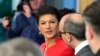 Sahra Wagenknecht (centru) înaintea conferinței de presă din 8 ianuarie, de la Berlin, consacrată lansării noului ei partid. (Foto: JOHN MACDOUGALL / AFP)