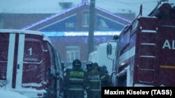 Рятувальники поблизу шахти «Ліствяжна» в Кемеровській області Росії, 25 листопада 2021 року