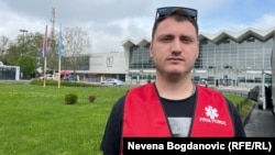 'Moj zadatak je da se postaram da svi stignu sigurno jer se zajedno borimo za jedan cilj': Matija Bojović ispred Železničke stanice u Novom Sadu uoči puta ka Briselu, 25. april 2025.