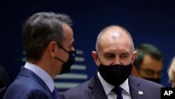 Бугарскиот претседател Румен Радев и грчкиот премиер Киријакос Мицотакис