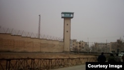 سازمان عفو بین الملل از مقام های ایران خواسته است تا اجازه بازدید ناظران بین المللی از زندان ها در ایران را بدهند.