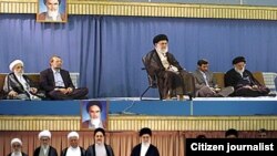 به نوشته روزنامه واشینگتن پست، «جنگ درونى در ميان سياستمداران عمدۀ جمهورى اسلامى، روند كلى تصميم گيرى را فلج كرده و تمام تصميم هاى مهم دولت به مرافعه و كشمكش انجاميده است.»