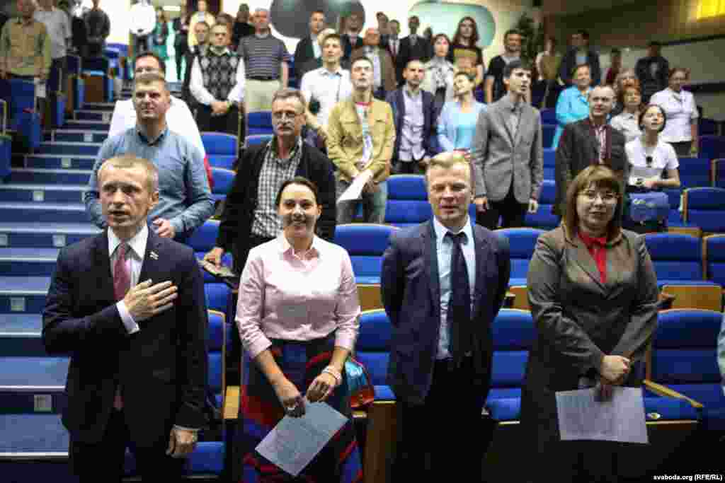 Намесьнік старшыні Партыі БНФ Аляксей Янукевіч, дэпутат Палаты прадстаўнікоў Ганна Канапацкая, сустаршыні «Беларускай Хрысьціянскай Дэмакратыі» Віталь Рымашэўскі і Вольга Кавалькова